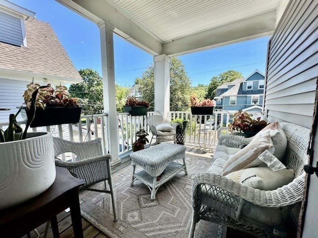 305 Cabot St. 4, Newton, MA 02460