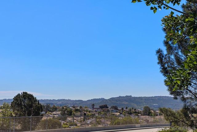 13262 Salmon River Rd 204, San Diego, CA 92129