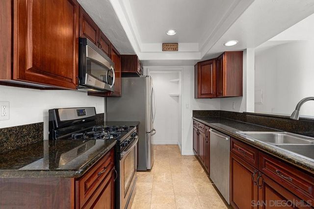 13262 Salmon River Rd 204, San Diego, CA 92129