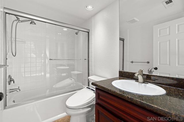 13262 Salmon River Rd 204, San Diego, CA 92129