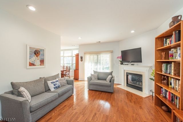 301 Kensington Ln, Livingston Twp., NJ 07039