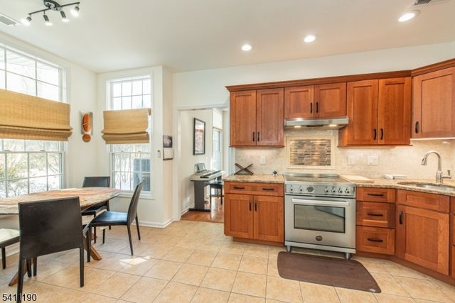 301 Kensington Ln, Livingston Twp., NJ 07039