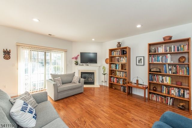 301 Kensington Ln, Livingston Twp., NJ 07039