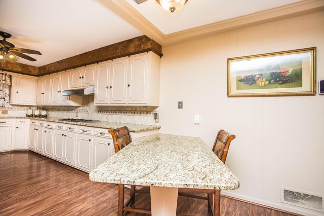 1208 Dallas, Plainview, TX 79072