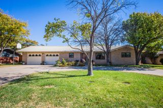 1208 Dallas, Plainview, TX 79072