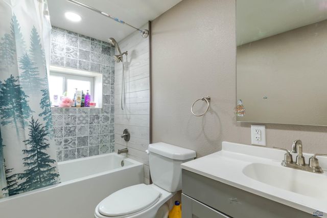 825 HOLCOMB AVE, Rapid City, SD 57701