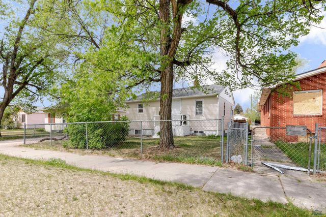 825 HOLCOMB AVE, Rapid City, SD 57701