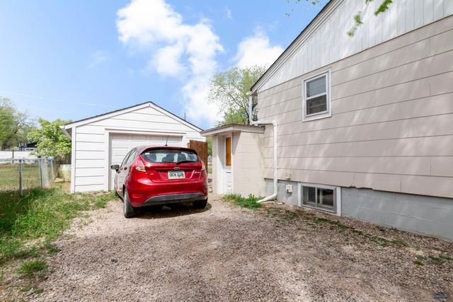 825 HOLCOMB AVE, Rapid City, SD 57701