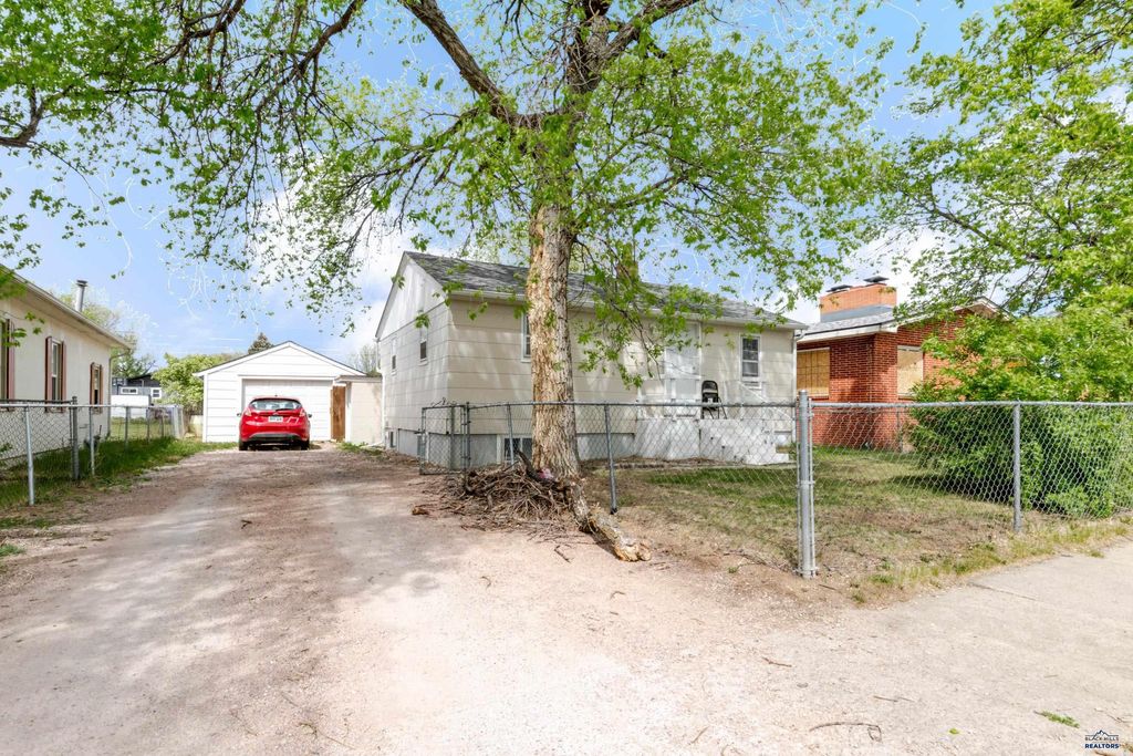 825 HOLCOMB AVE, Rapid City, SD 57701
