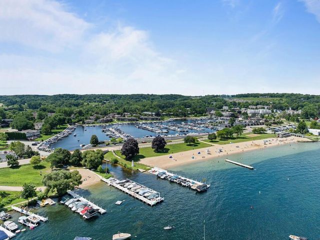 426 Sylvan DRIVE, Fontana, WI 53125