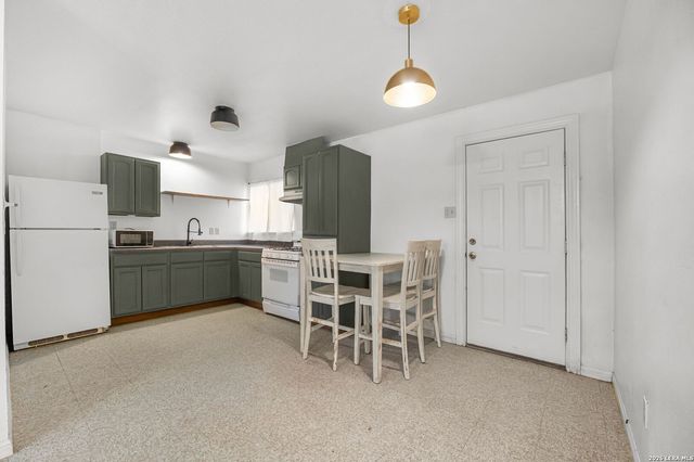 4135 King Krest, San Antonio, TX 78219