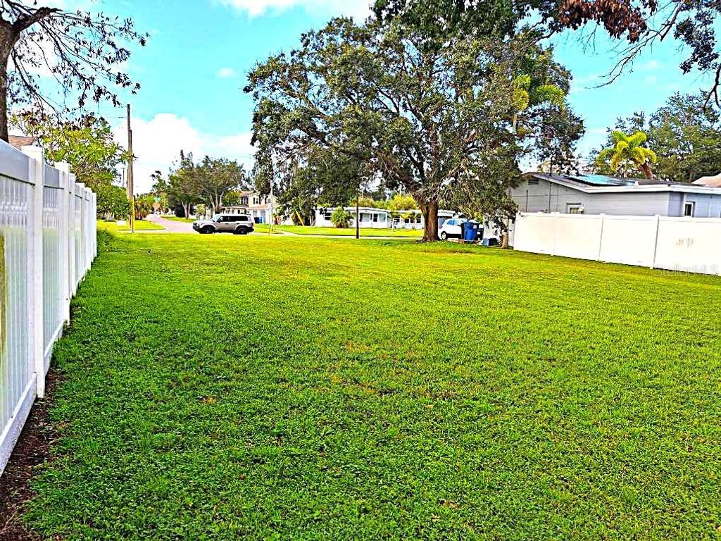 81ST AVENUE NE, St Petersburg, FL 33702
