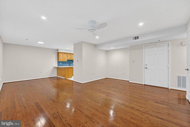 207-A PARK ST SE, Vienna, VA 22180