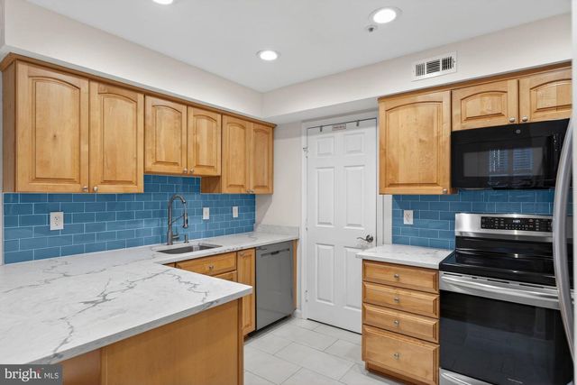 207-A PARK ST SE, Vienna, VA 22180