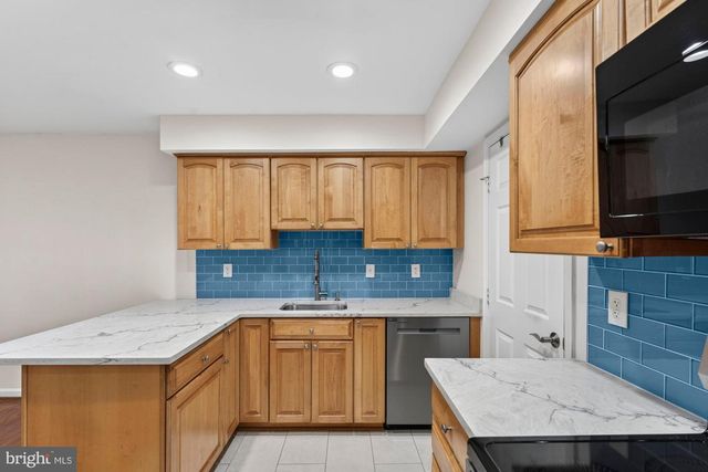 207-A PARK ST SE, Vienna, VA 22180