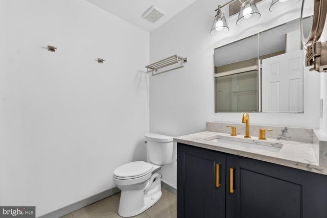 207-A PARK ST SE, Vienna, VA 22180