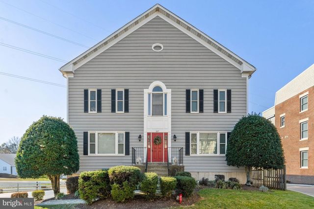 207-A PARK ST SE, Vienna, VA 22180