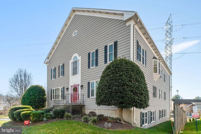 207-A PARK ST SE, Vienna, VA 22180