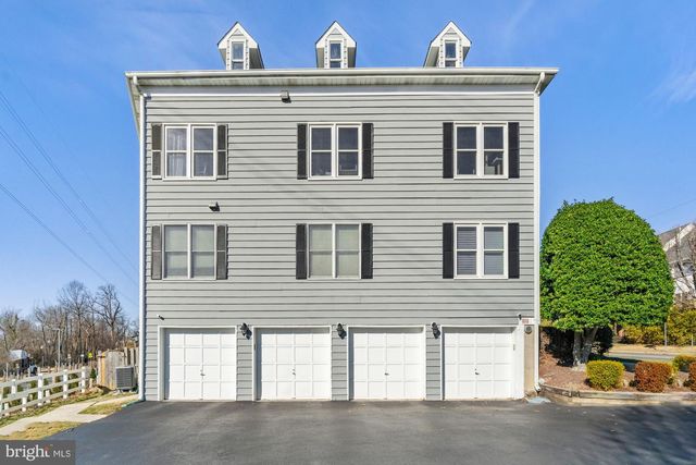 207-A PARK ST SE, Vienna, VA 22180