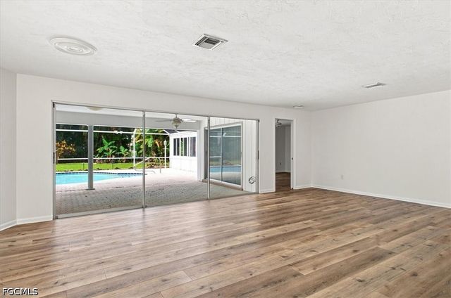 1364 Shadow LN, Fort Myers, FL 33901