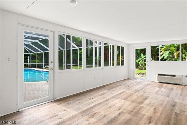 1364 Shadow LN, Fort Myers, FL 33901
