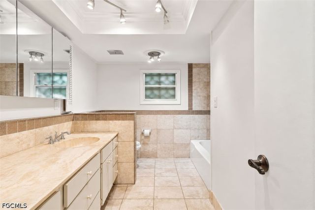 1364 Shadow LN, Fort Myers, FL 33901