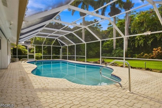 1364 Shadow LN, Fort Myers, FL 33901