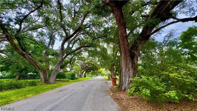 1364 Shadow LN, Fort Myers, FL 33901