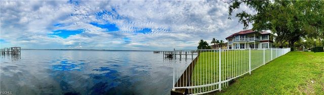 1364 Shadow LN, Fort Myers, FL 33901