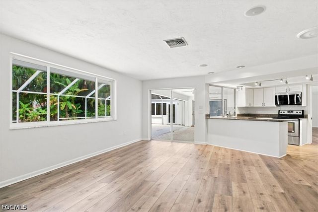 1364 Shadow LN, Fort Myers, FL 33901
