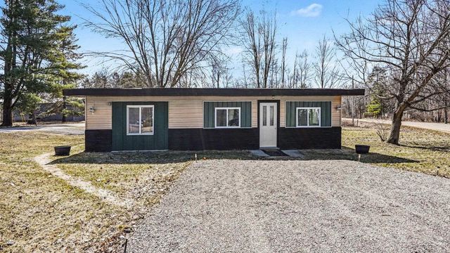 4042 S Oak Drive, Beaverton, MI 48612