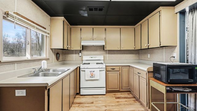 4042 S Oak Drive, Beaverton, MI 48612