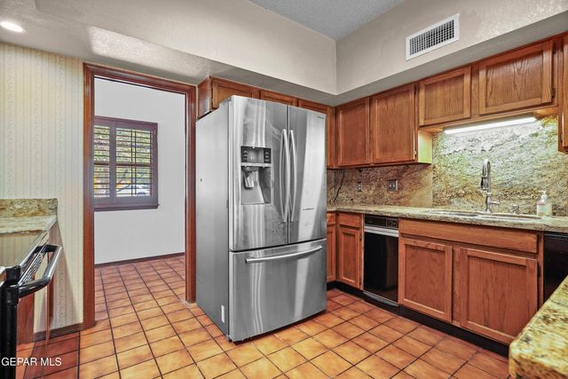 360 RIO ESTANCIA Drive, El Paso, TX 79932