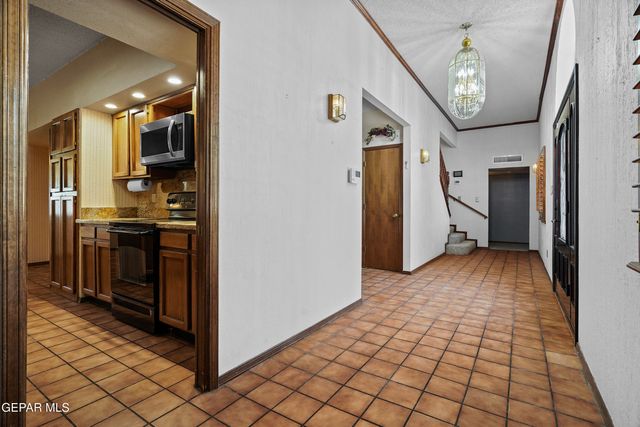 360 RIO ESTANCIA Drive, El Paso, TX 79932