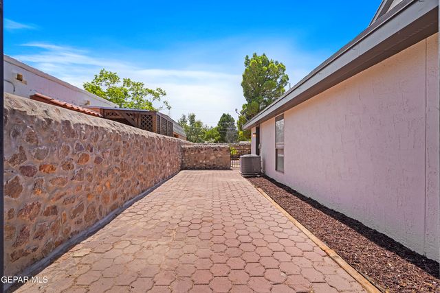 360 RIO ESTANCIA Drive, El Paso, TX 79932