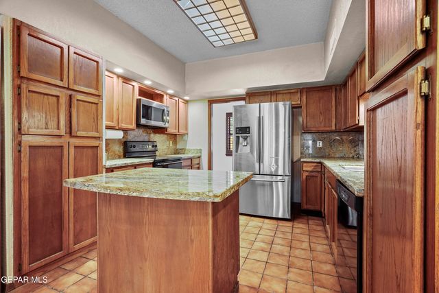 360 RIO ESTANCIA Drive, El Paso, TX 79932