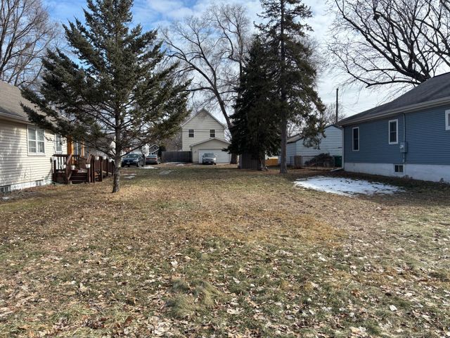 5418 Girard Avenue N, Brooklyn Center, MN 55430