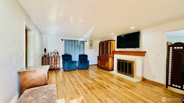12238 4th Avenue NW, Seattle, WA 98177