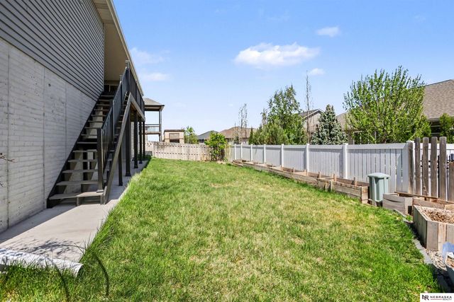 1224 N 100th Street, Lincoln, NE 68527