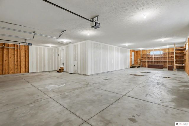 1224 N 100th Street, Lincoln, NE 68527