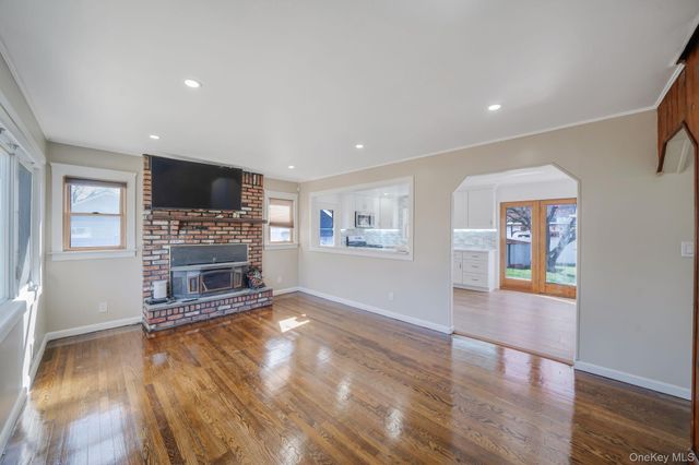 150 Spur Drive S, Bay Shore, NY 11706