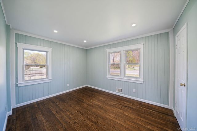 150 Spur Drive S, Bay Shore, NY 11706