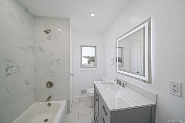 150 Spur Drive S, Bay Shore, NY 11706