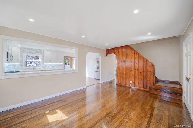 150 Spur Drive S, Bay Shore, NY 11706
