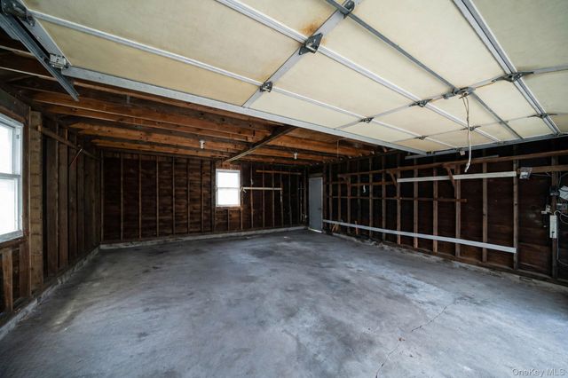 150 Spur Drive S, Bay Shore, NY 11706