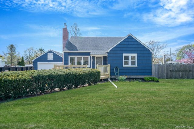 150 Spur Drive S, Bay Shore, NY 11706