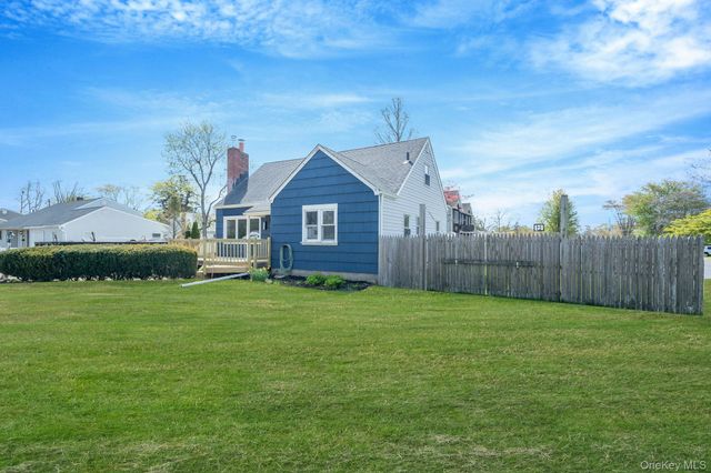 150 Spur Drive S, Bay Shore, NY 11706
