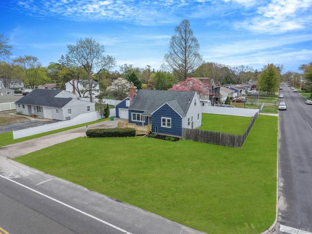 150 Spur Drive S, Bay Shore, NY 11706