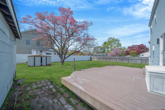 150 Spur Drive S, Bay Shore, NY 11706