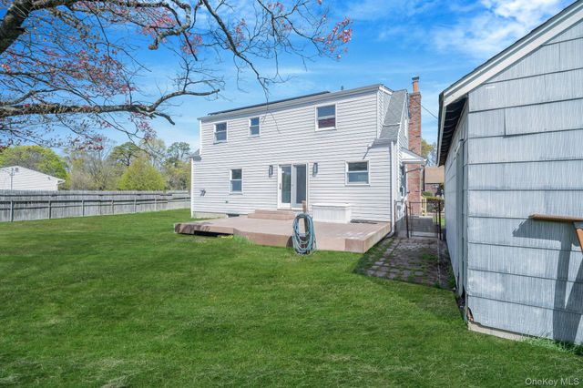 150 Spur Drive S, Bay Shore, NY 11706